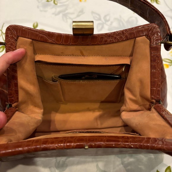 Elegant Brown Crocodile Leather Handbag - Picture 8 of 11